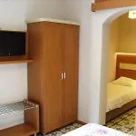 Hotel Hunters (adults Only) *