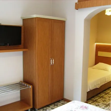 Hotell Hunters (adults Only) *