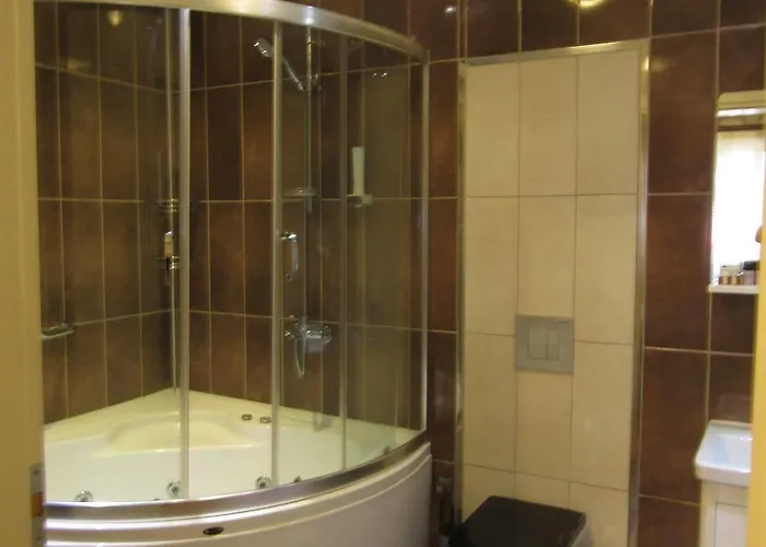 Hotel Hunters (adults Only)