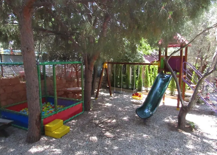 Hotel Hunters (adults Only) *